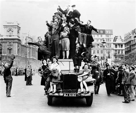 8 may 1945 londoners celebrate the end of world war ii in europe r europe