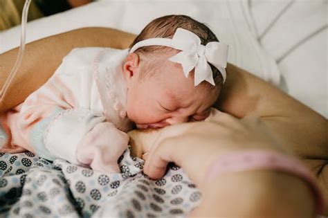 Breastfeeding Vs Formula For Newborns—whats The Better Choice