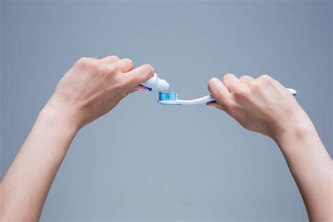 Como escolher o melhor creme dental para a sua saúde bucal Odonto