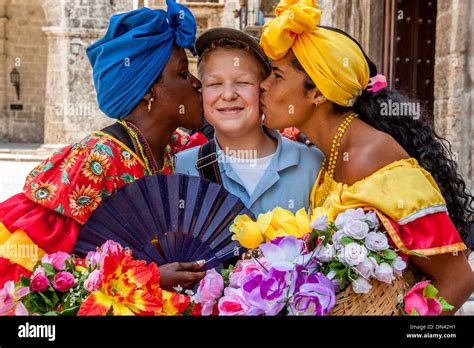 Cuba Havana Girls In Traditional Fotos E Imágenes De Stock Alamy