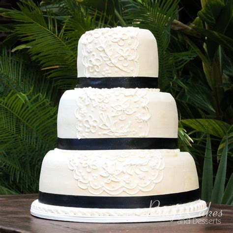Photo Of A Simple White Wedding Cake Pattys Cakes And