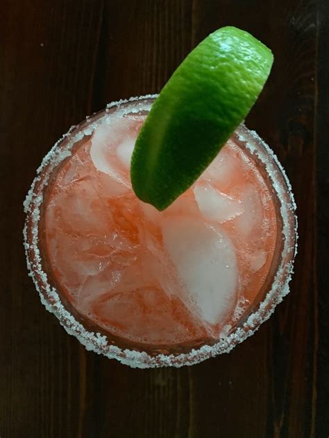 How To Make Easy Strawberry Margaritas On The Rocks Strawberry Margarita Recipe Blackberry