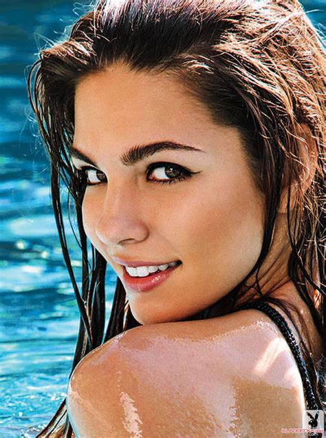 Jessica Ashley с восхитительной задницей плавает в бассейне Красивые
