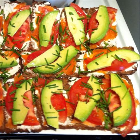 Pumpernickel Toasts W Herbed Goat Cheese Smoked Salmon Tomato