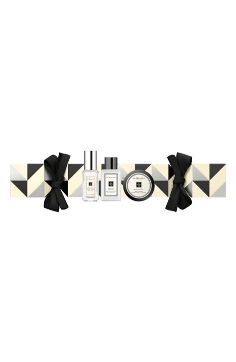 A cada 3 embalagens vazias de produtos jo malone que você devolver em uma de nossas boutiques, você será presenteado com um mimo exclusivo. Jo Malone London™ Christmas Cracker Set (Limited Edition ...