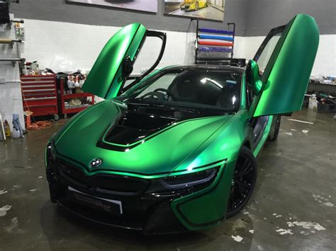 En esta ocasión el vencedor ha sido el bmw i8 para el jurado, el i8 es un híbrido enchufable dotado de un aspecto atractivo, que debería ser el icono para todos coches verdes. Matte Green Chrome BMW i8 by Impressive Wrap