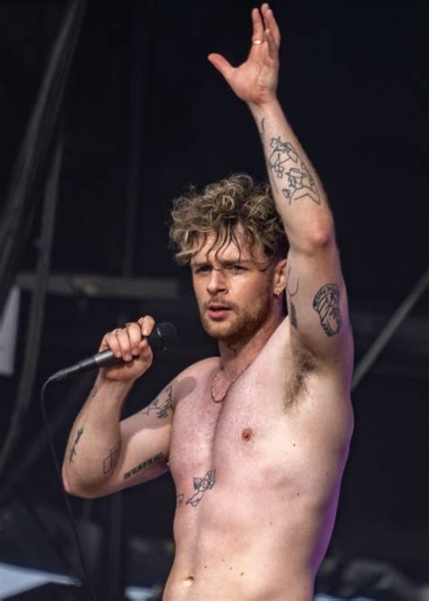 Tom Grennan Height Weight Age Girlfriend Biography Family Facts