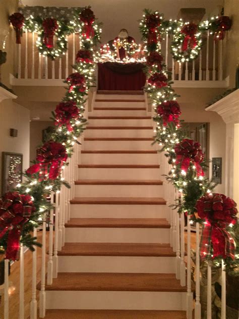 30 Stair Decorating Ideas For Christmas Decoomo