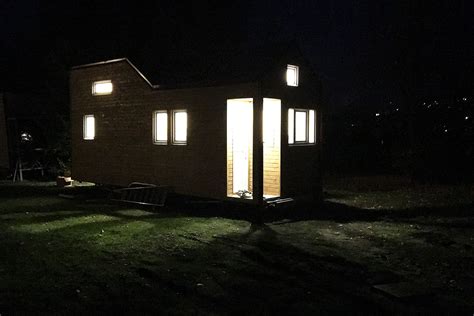 Rolling Tiny House Bei Nacht