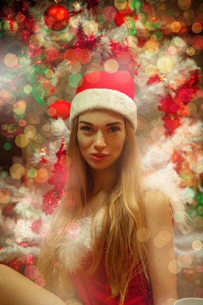 Premium Photo Funny Christmas Blonde Girl In Santa Hat Christmas
