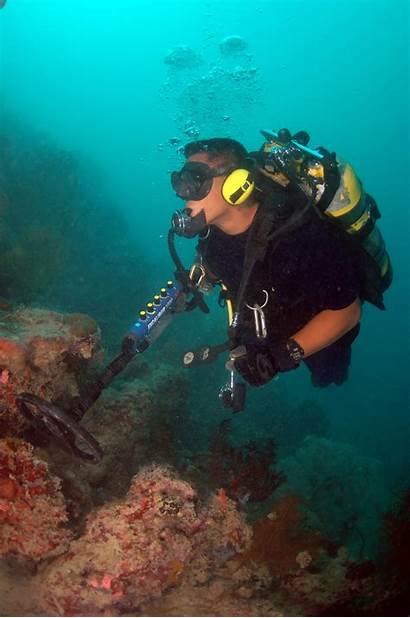 Diver Navy Detector Class 1st Larry Underwater