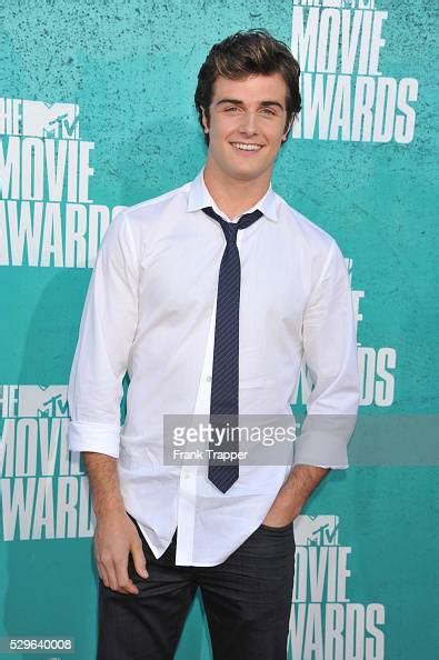 Actor Beau Mirchoff Arrives At The 2012 Mtv Movie Awards Held At The