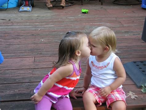 Lovley Babies Kissing Pictures Cute Babies Pics Wallpapers