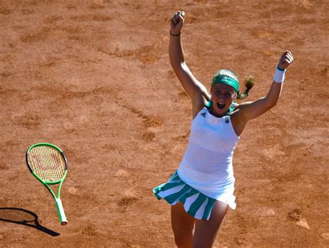 Ostapenko, bir saat 59 dakika… it was hard not to think of the legendary former champion when seeing jelena ostapenko win the french open on saturday, and her joyful reaction afterwards. Jelena Ostapenko - French Open Tennis Tournament in Roland Garros Winner, Paris 06/10/2017 ...