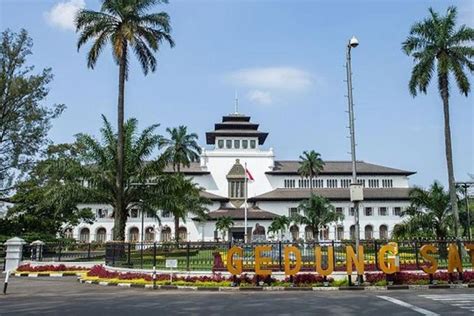 10 Perguruan Tinggi Swasta Terbaik Di Bandung Versi Unirank