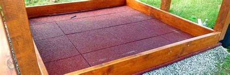 Måtten har en tykkelse på 1 cm og giver en god stabilitet. Fallschutzmatte als Unterlage für Sandkasten - Garten- und ...