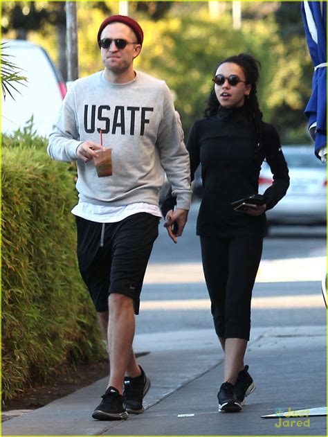 robert pattinson and fka twigs show some pda on a lunch date photo 745879 photo gallery
