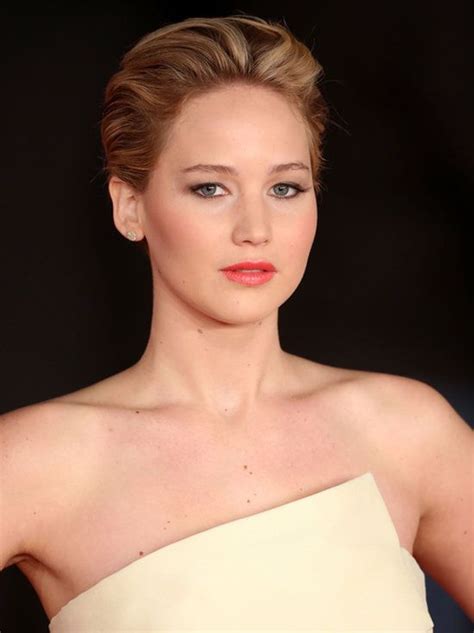 Wow Jennifer Lawrence Can Style Her Pixie 11 Ways Jennifer Lawrence