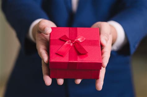 Berikut adalah senarai beberapa hadiah yang menarik! 20 Hadiah Untuk Lelaki Yang Sesuai Bagi Mereka Dengan ...
