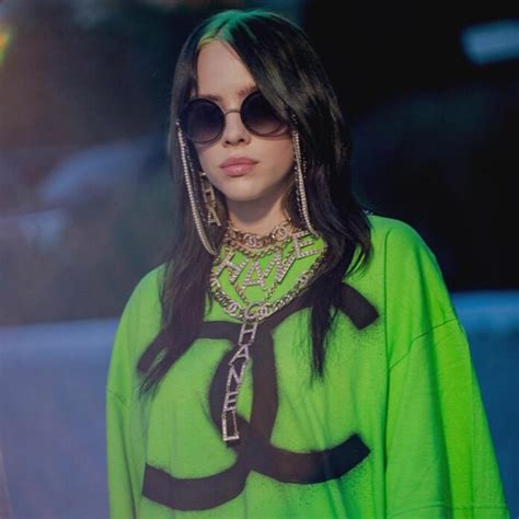 She first gained attention in 2015 when she uploaded the song ocean eyes to. Billie Eilish Wiki, Bio, Age, Boyfriend, Images, Family