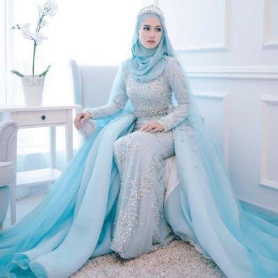 Inspirasi baju pengantin modern berikut ini bisa membantumu untuk tampil cantik bagaikan putri dan 5. Gaun Pengantin Warna Biru - Neofotografi