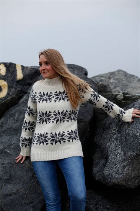 fitted icelandic sweater with turtleneck of pure new wool