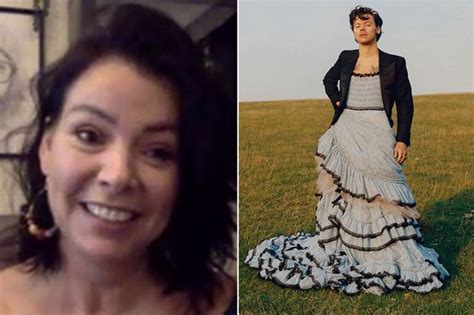 Harry styles wore a dress on the cover of american vogue, and ben shapiro and candace owens have some (extremely wrong) opinions about it. Harry Styles' mum defends him for wearing a dress on the ...
