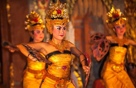 Bali Dancers Balinese Legong Dances Balinaises Betoverend Rondreis Authentic Danse Danseressen