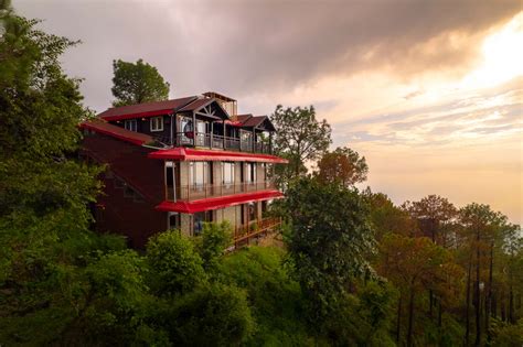 book your luxurious stay house of peaks in kasauli himachal pradesh from stayvista