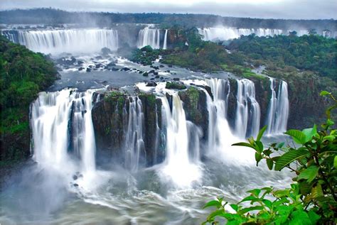 Brasil, que es el vigente campeón, ha ganado el torneo continental. Entre Argentina y Brasil, las Cataratas del Iguazú ...