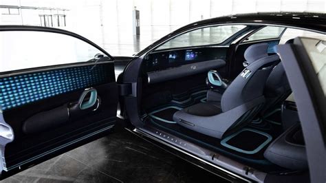 현대차의 휴대용 아이오닉 스쿠터 컨셉트가 대표적입니다. '프로페시' 닮은 현대차 EV 아이오닉 6 렌더링