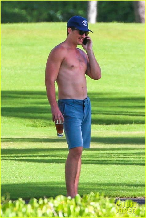 Photo Miles Teller Shirtless Maui Vacation Keleigh Sperry 18 Photo