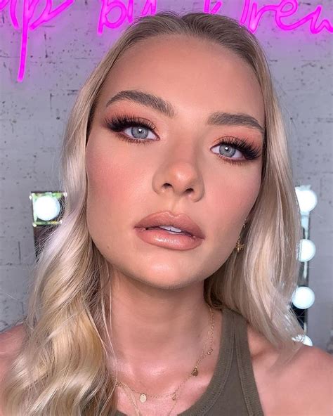𝐌𝐀𝐊𝐄𝐔𝐏 𝐁𝐘 𝐃𝐑𝐄𝐖 On Instagram “peachy Glam On This Blue Eyed Babe