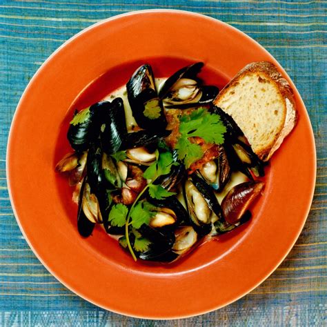 Any steamers that didn't open should be discarded. How to Cook Mussels in the Shell | eHow
