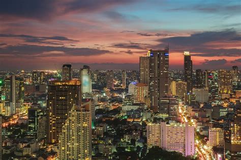 Vue De Nuit De Bangkok Avec Gratte Ciel Dans Le Quartier Des Affaires à