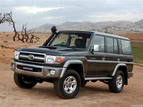 Toyota Land Cruiser 76 2012