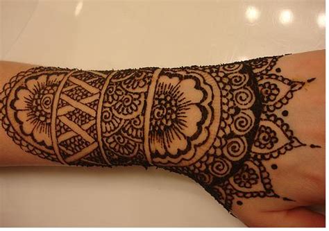 Henna tattoo designs and ideas are actually considered one of the historical traditions of the individuals from the middle east asian regions which was going from era to era and also progressed to today's modern day style of latest mehndi designs art as well as creative exposition. Mehndi Designs: 2011-08-14