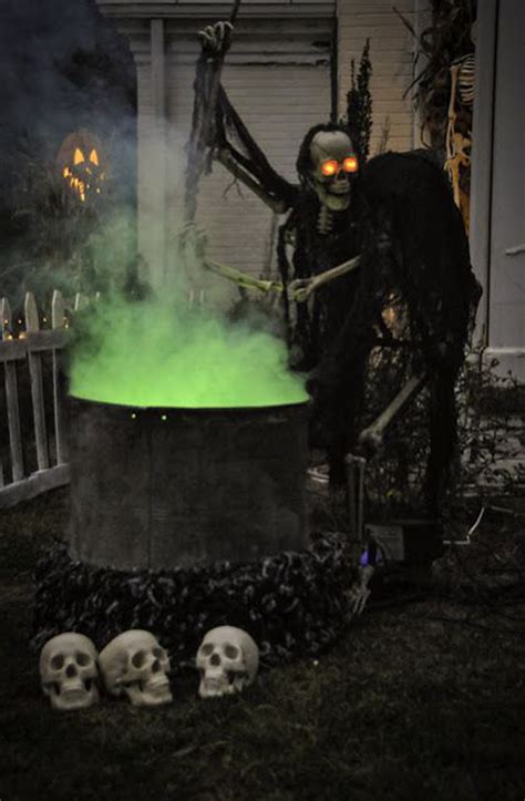 25 Cool And Scary Halloween Decorations Home Design And Interior