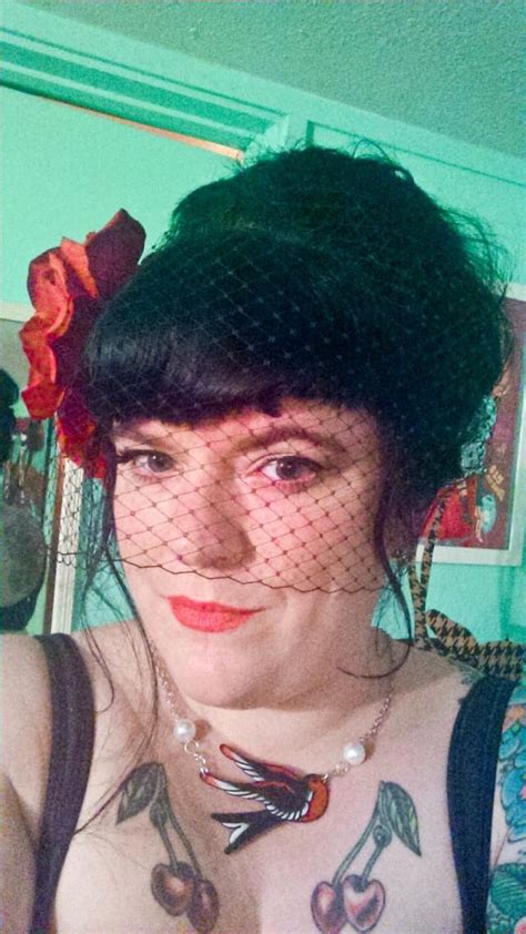 Vintage Style Makeup And Hair Tips From A Burlesque Performer Weddbook
