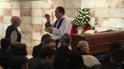 El Padre Apeles Concelebró El Funeral Por Caballé Pese A Tener Prohibido Oficiar Misa