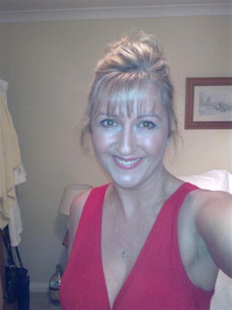 pandora 67 50 from redditch is a local milf looking for a sex date