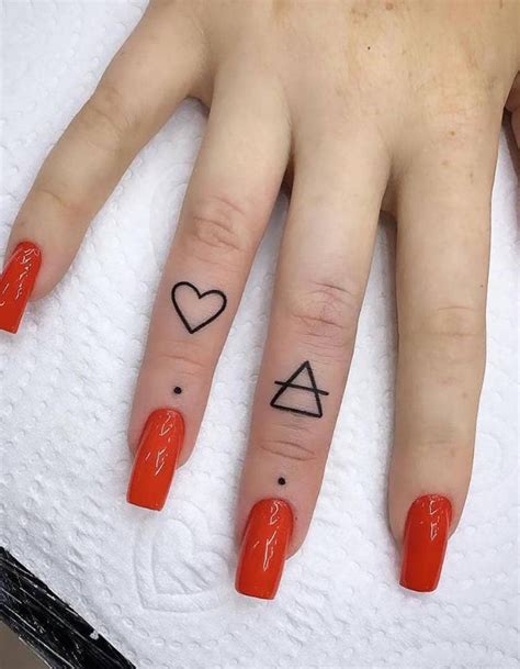 Meaningful Tiny Finger Tattoo Ideas Every Woman Eager To Paint Page Of Fashionsum