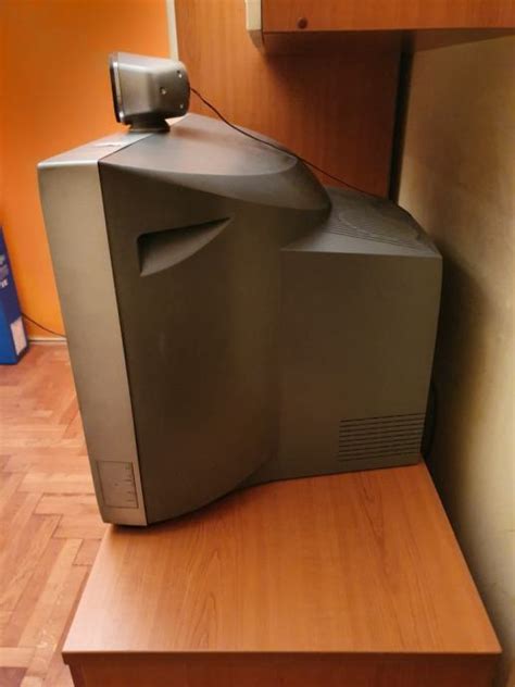 I have a philips 30 hd crt (30pw850h37a), manufactured july of 2003. Philips 82cm CRT-TV