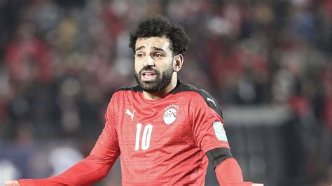 Liverpool Preparing Final Mohamed Salah Contract Summit As Barcelona
