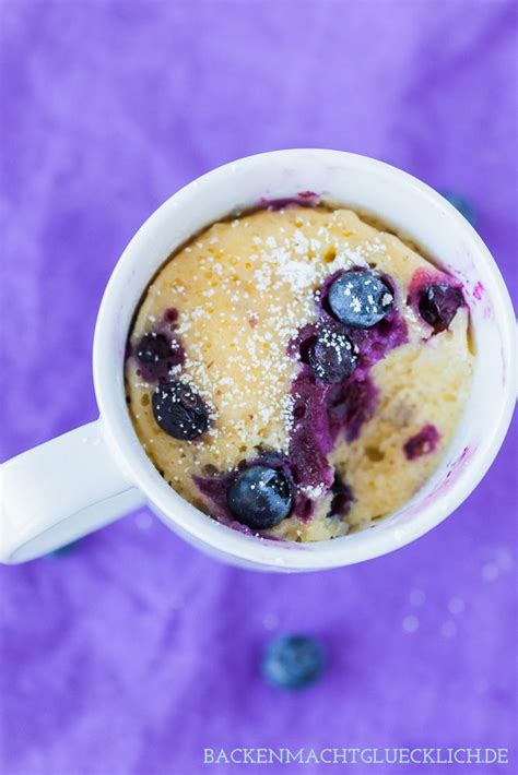 Ich zeige dir, wie du minutenschnell einen tassenkuchen in der mikrowelle zubereiten kannst! Tassenkuchen mit Blaubeeren | Backen macht glücklich ...