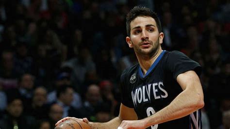 Timberwolves Trade Rubio To Jazz For First Round Pick