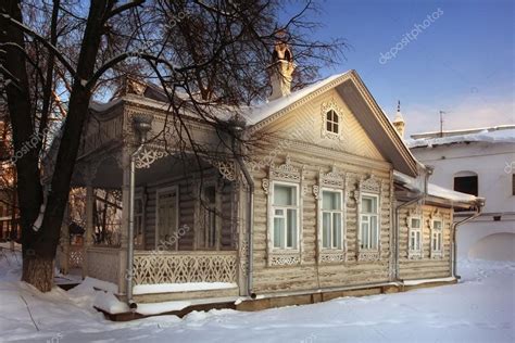 Download Russian Traditional Wooden House With Wood Carving — Stock