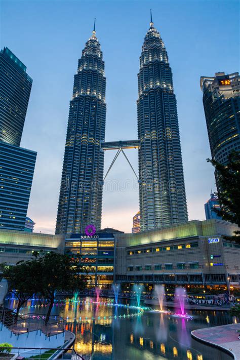 The petronas twin towers are dual skyscrapers with a postmodern design, located in kuala lumpur, malaysia. Modern Sculpture In KLCC Park And Petronas Twin Towers ...