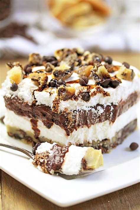 A chocolate cookie crust is followed by a layer of cream cheese icing and chocolate pudding and then topped with whipped cream and chocolate chips for a dessert that looks impressive view image. Chocolate Chip Cookie Lasagna | Recipe | Chocolate chip ...
