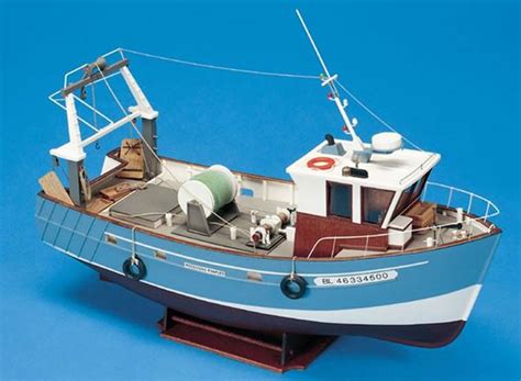 Billing Boats Boulogne Etaples Stern Trawler Woodenmodelshipkit